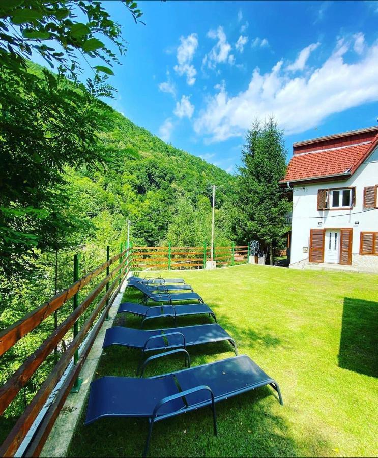 Casuta Cu Zorele Martinie Exterior foto